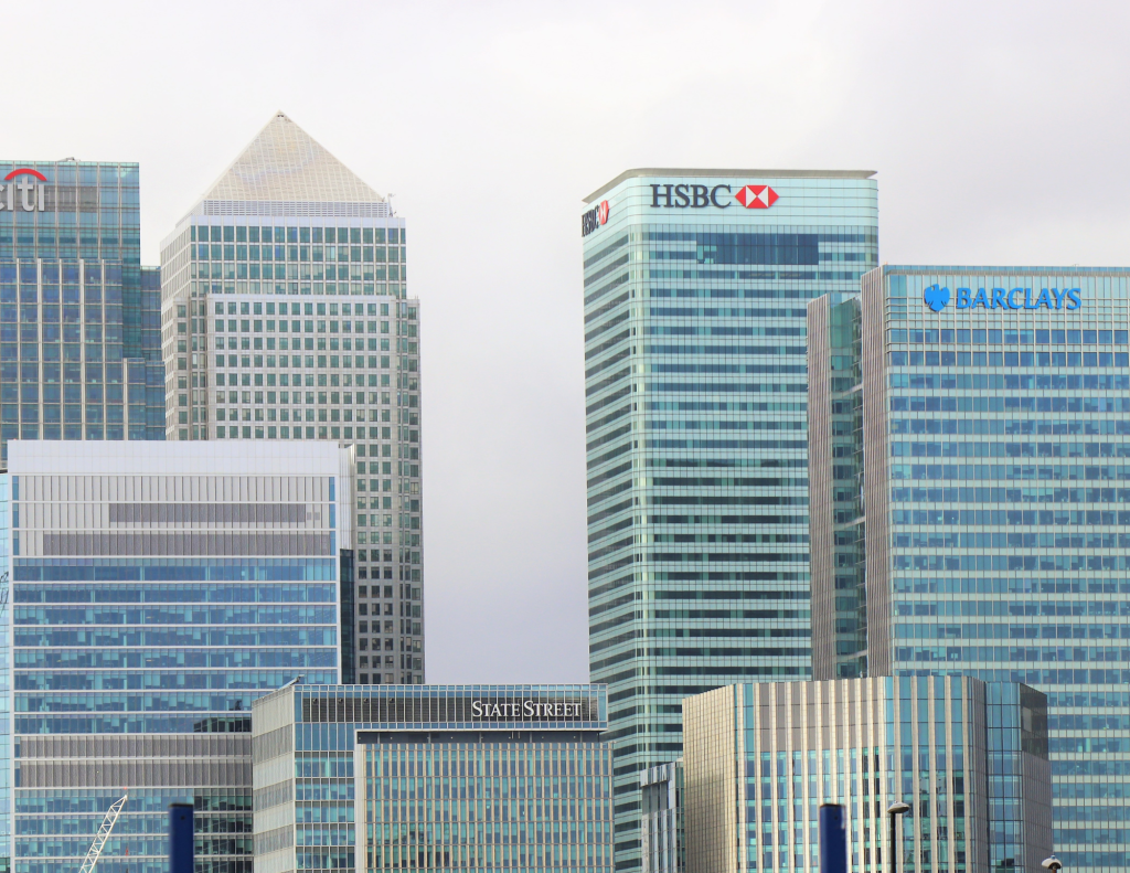 Banks Vs. Mortgage Brokers – Which Is The Better Option?